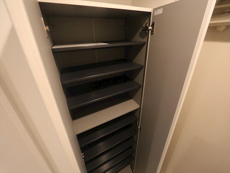 玄関　玄関　シューズボックス付（収納充実してます）