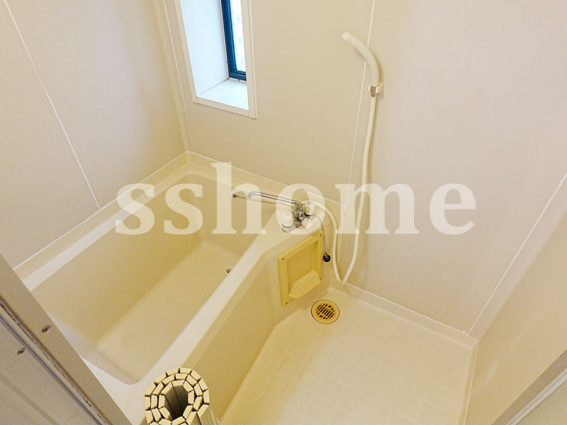 バス・シャワールーム　お風呂にも窓があります☆