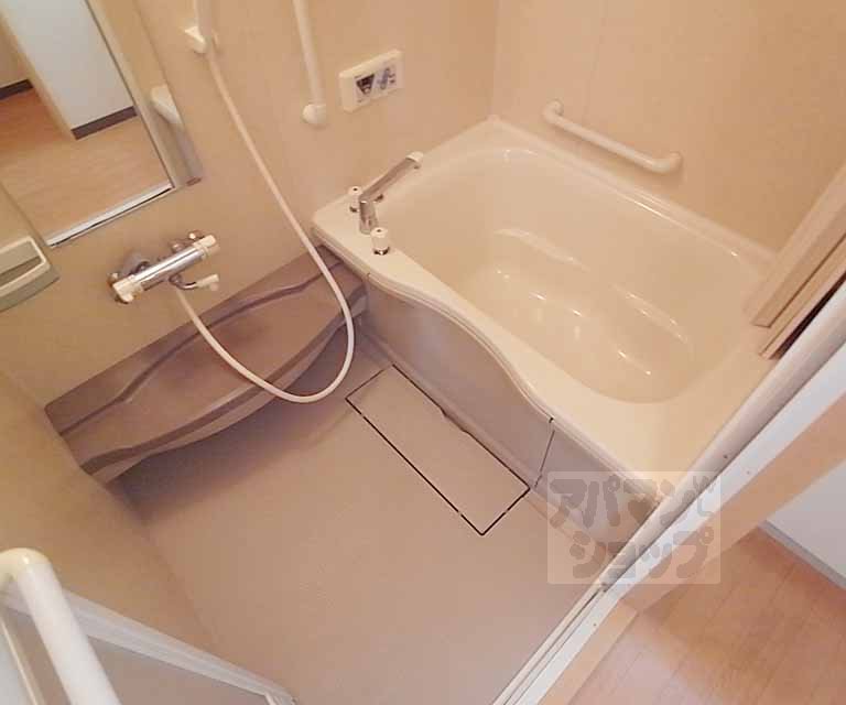 バス・シャワールーム　大きめのバスに入れ替え済