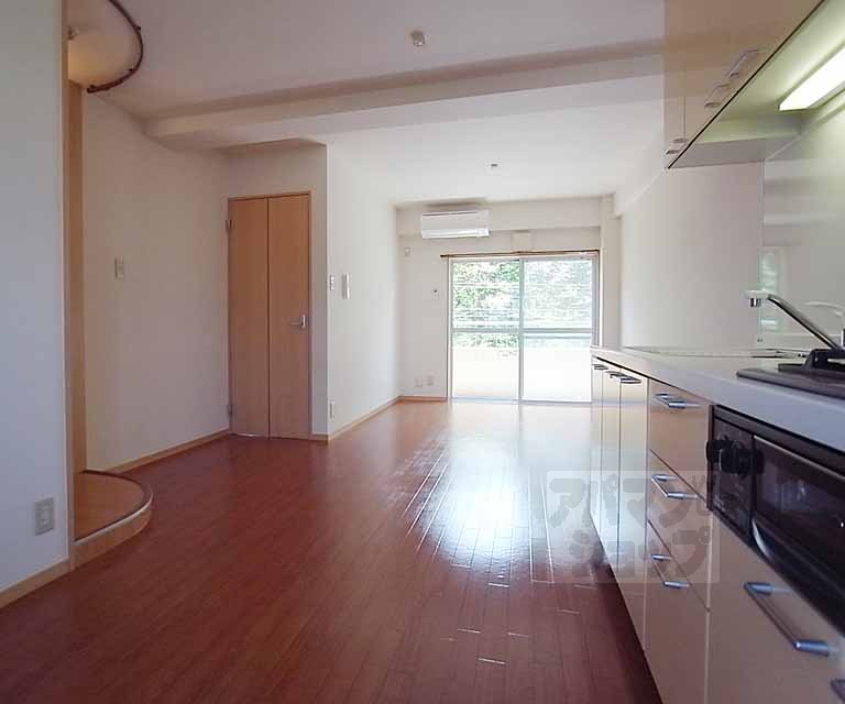 居室・リビング　広々したリビング