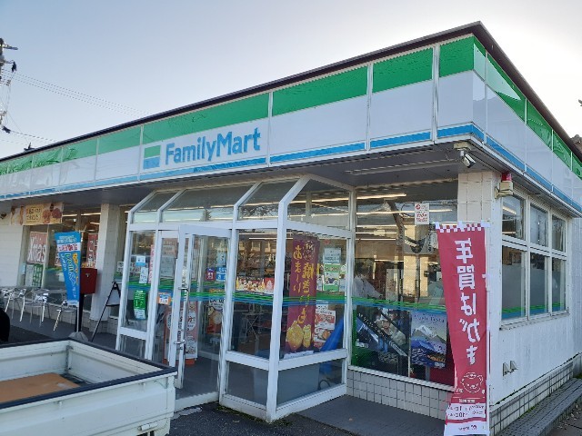 コンビニ　ファミリーマート富山八尾町店（コンビニ）まで600m