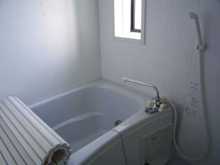 バス・シャワールーム　昼間の入浴も気持ちいい明るいお風呂