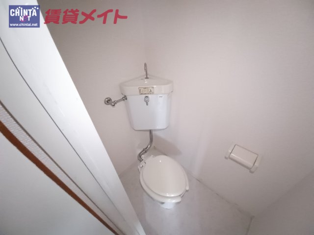 【津市久居中町のアパートのトイレ】
