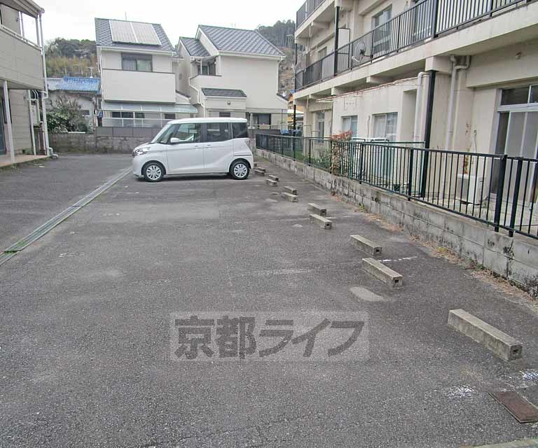 【第１松尾ハイツの駐車場】