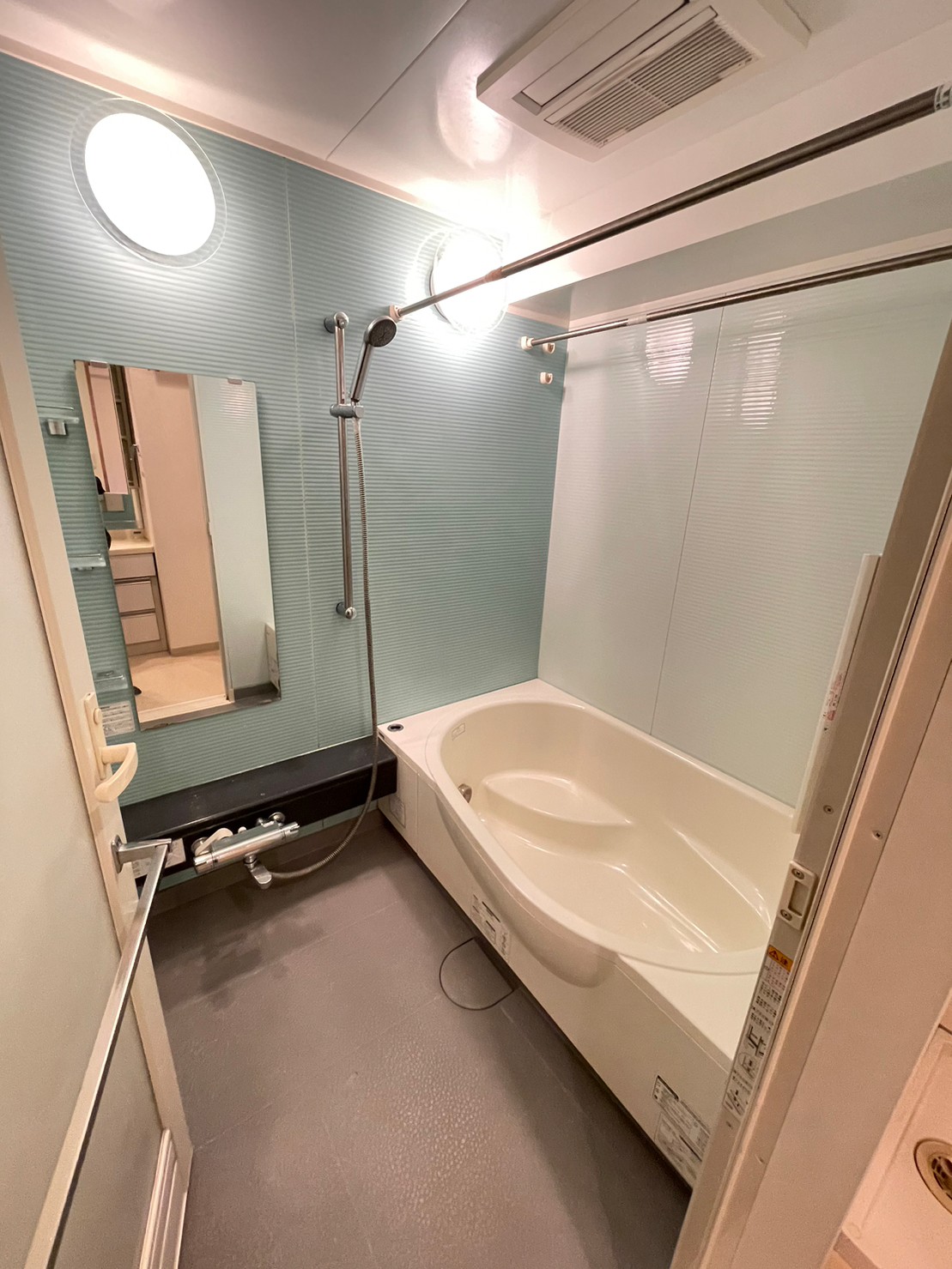 バス・シャワールーム　シェル型バスルーム