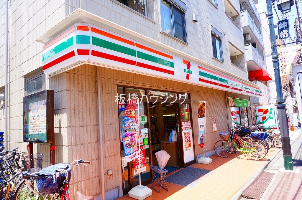コンビニ　セブンイレブン板橋仲宿商店街店（コンビニ）まで82m