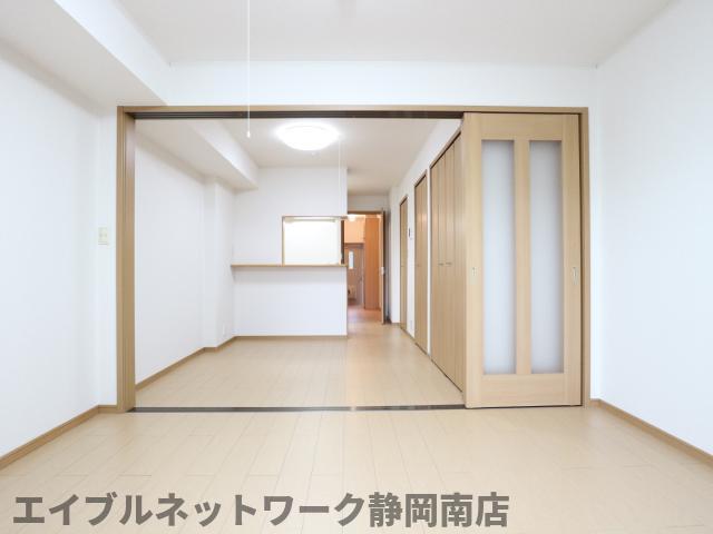 居室・リビング　ゆったり過ごせる居間です