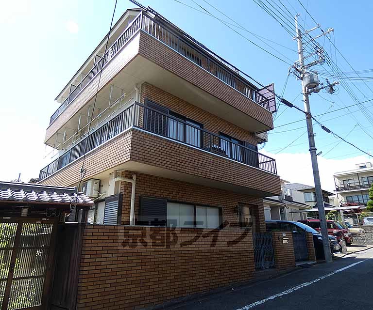 京都市北区紫野南花ノ坊町のマンションの建物外観