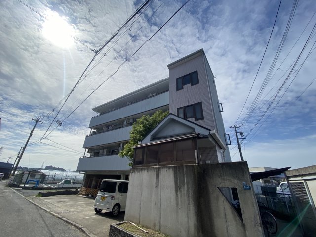 富田林市西板持町のマンションの建物外観