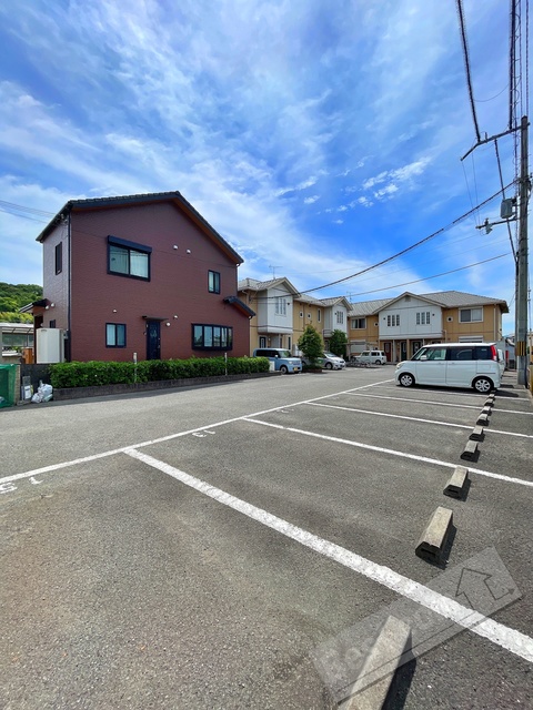 【和歌山市寺内のアパートの駐車場】