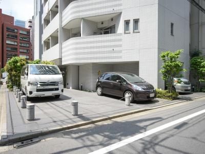 【港区西新橋のマンションの駐車場】