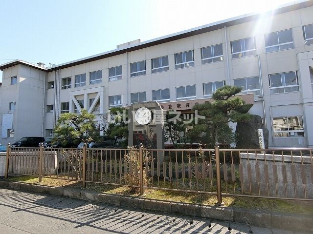 【大垣市大井のアパートの小学校】