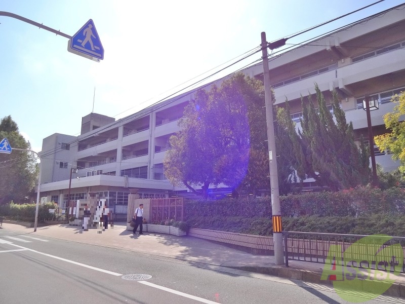 【吹田市金田町のマンションの中学校】