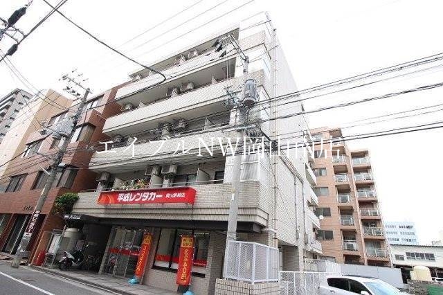 岡山市北区駅前町のマンションの建物外観