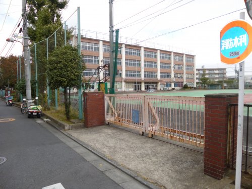 【コートベールの小学校】