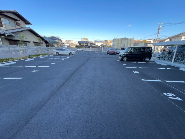 【アルファステイツ老松小南の駐車場】