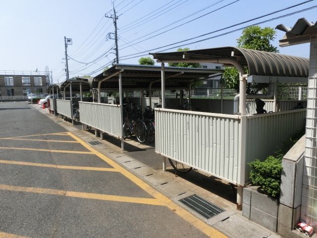 【八千代市大和田新田のマンションのエントランス】