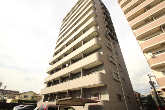 広島市東区牛田本町のマンションの建物外観