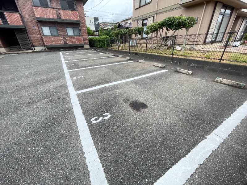 【古賀市花見南のアパートの駐車場】