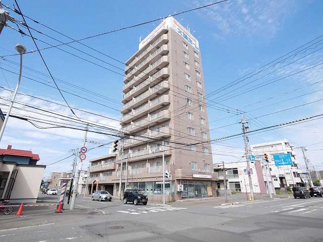 札幌市東区本町二条のマンションの建物外観