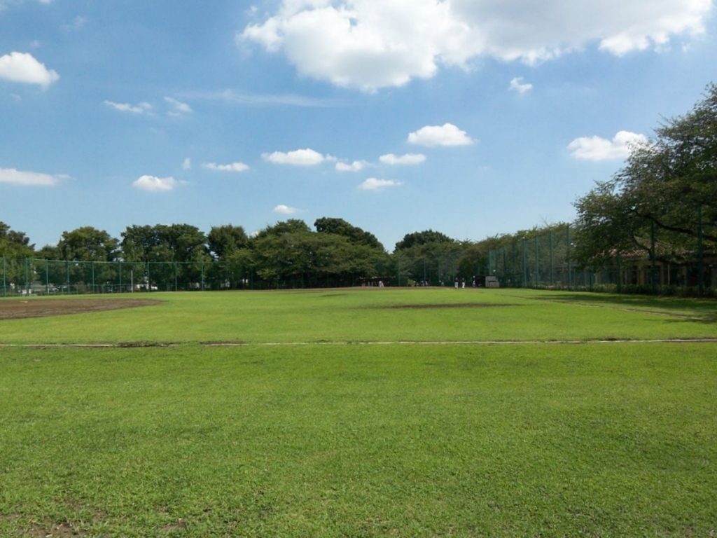 【世田谷区代田のアパートの公園】