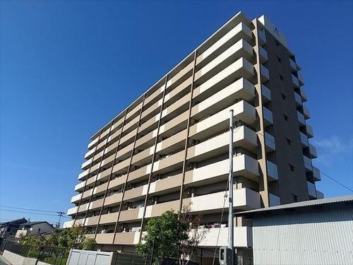 高知市城山町のマンションの建物外観