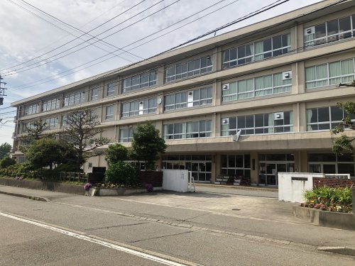 中学校　額中学校（中学校）まで765m