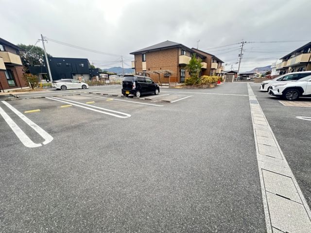 【ディールーム後藤寺　B棟の駐車場】