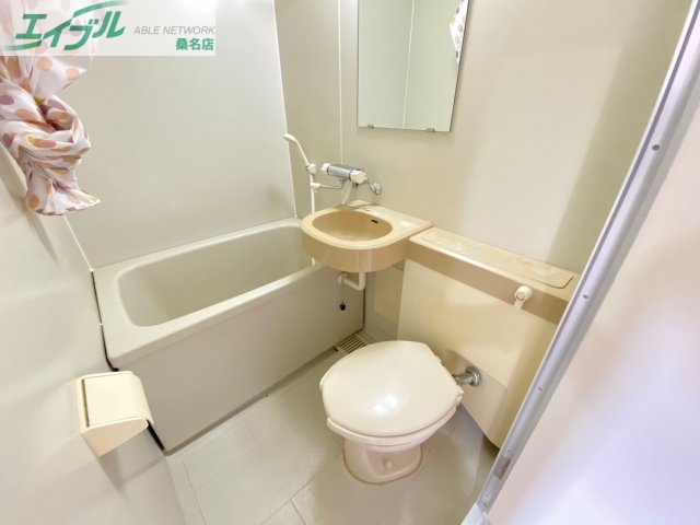 バス・シャワールーム　同物件別部屋の写真です