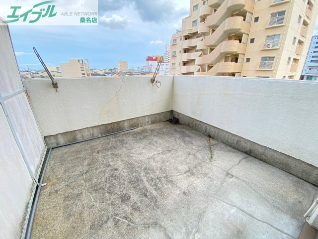 バルコニー　同物件別部屋の写真です