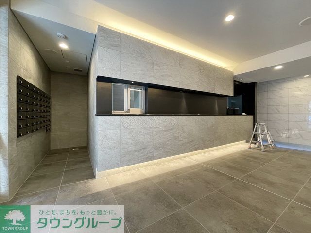 【名古屋市西区則武新町のマンションのエントランス】