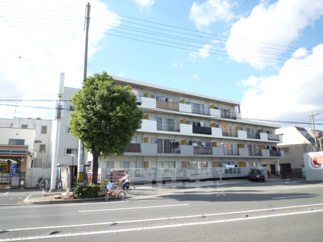 尼崎市若王寺のマンションの建物外観