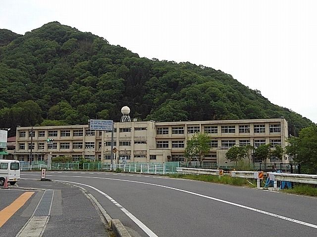 【尾道市御調町神のアパートの小学校】