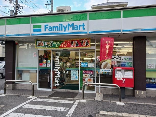 【堺市堺区楠町のアパートのコンビニ】