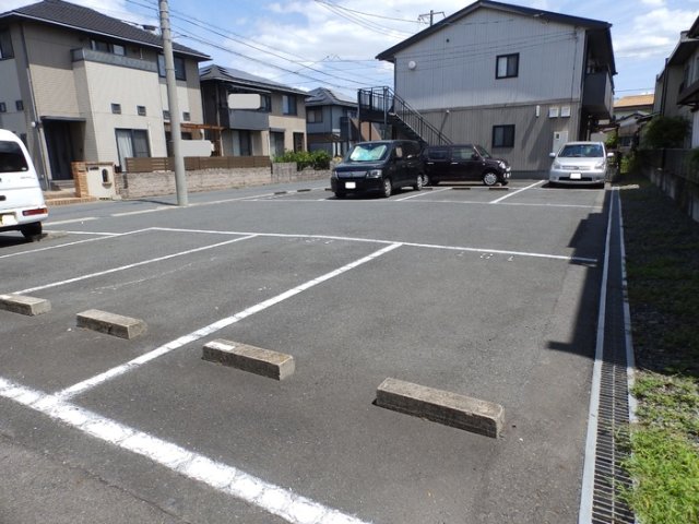 【アモロッソ　トリプルSの駐車場】
