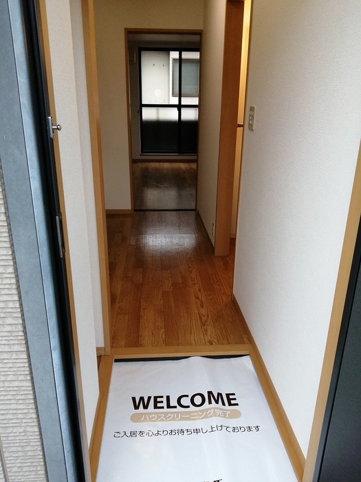 【アモロッソ　トリプルSの玄関】