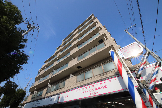 尼崎市南塚口町のマンションの建物外観