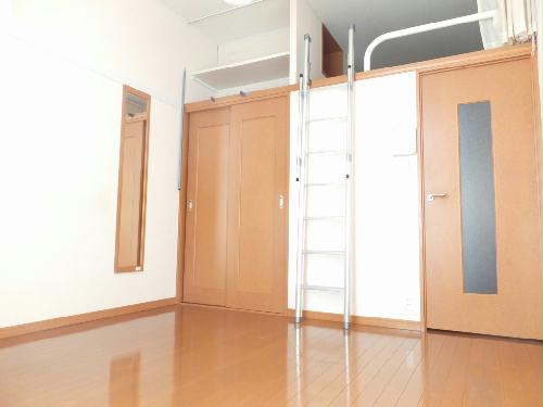 居室・リビング　ロフト付きのお部屋です。