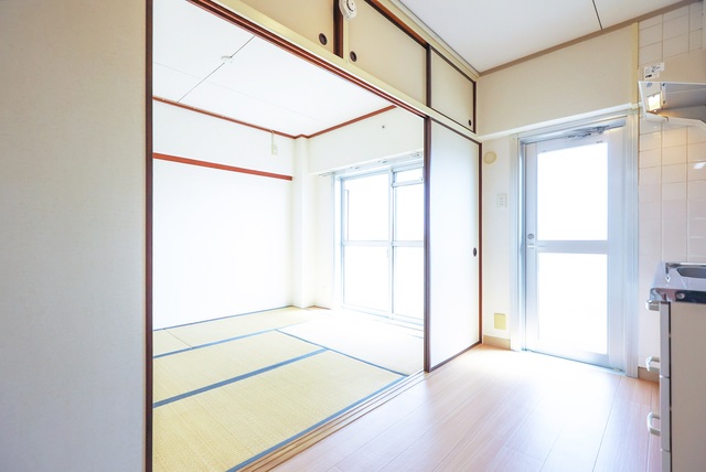 居室・リビング　ふすまを開けて広くお使いいただけます