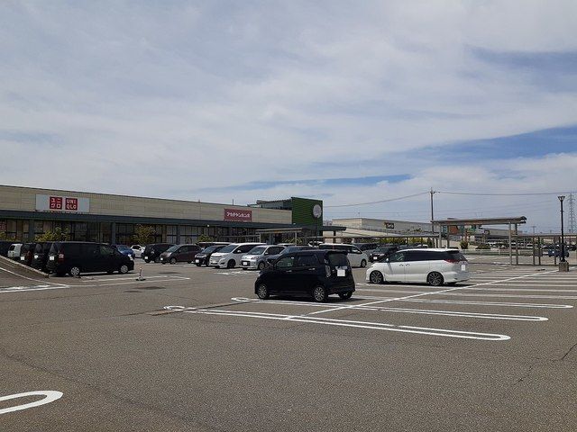 ショッピングセンター　アピタタウン金沢ベイ（ショッピングセンター）まで2400m