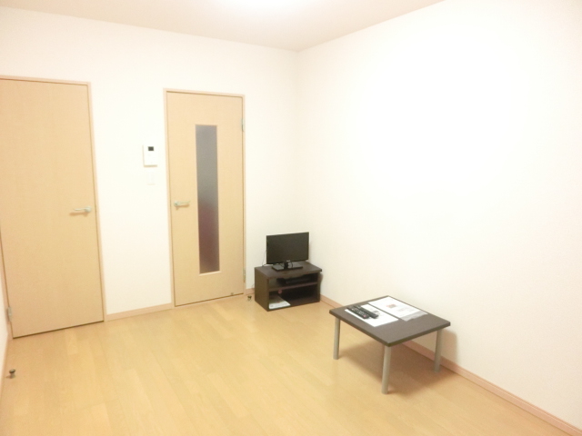 居室・リビング　テレビ・ミニテーブル付