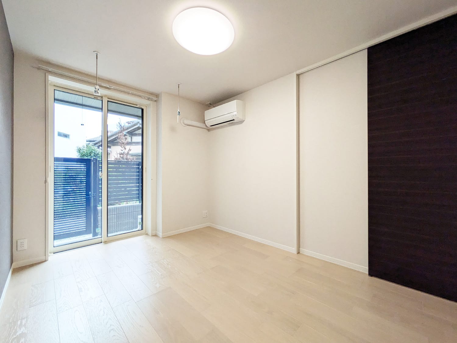 その他部屋・スペース　洋室も屋内大変明るいです！