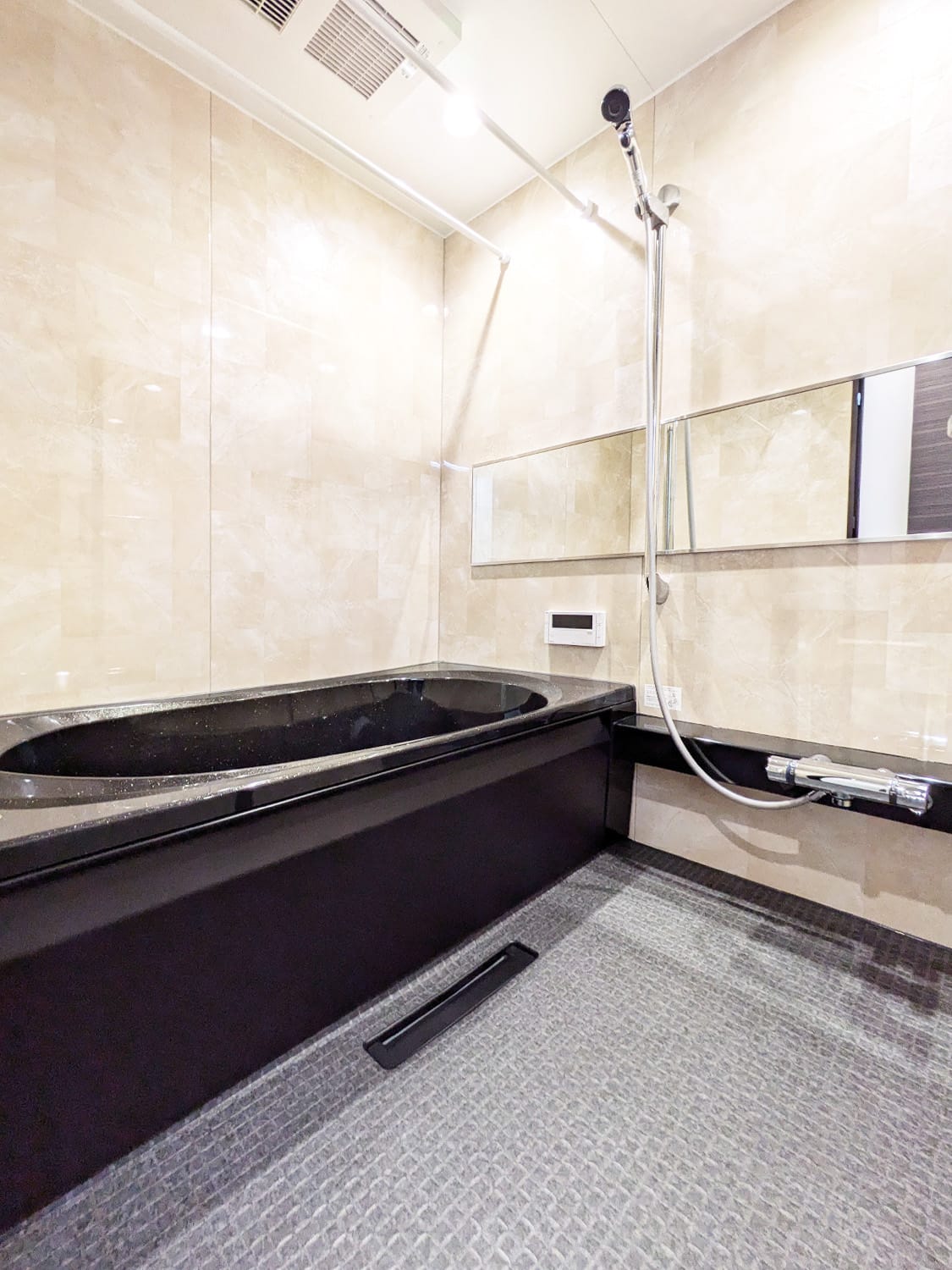 バス・シャワールーム　浴室乾燥暖房機完備しています！