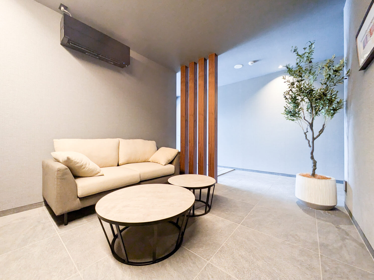 ロビー　屋内共用廊下が高級感がございます！