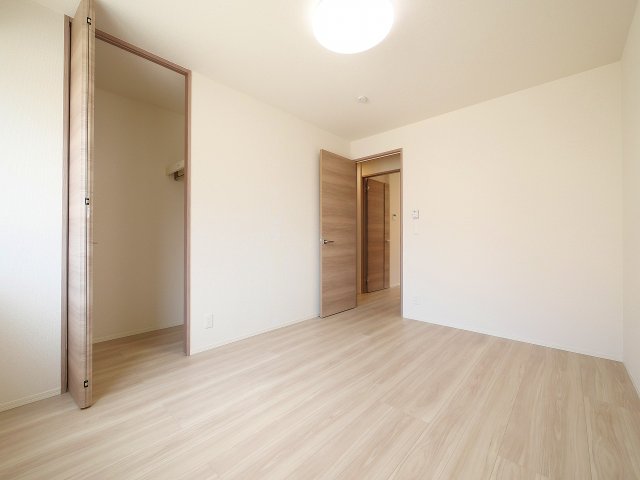 その他部屋・スペース　落ち着いて過ごせるお部屋なので、寝室にいかがでしょうか