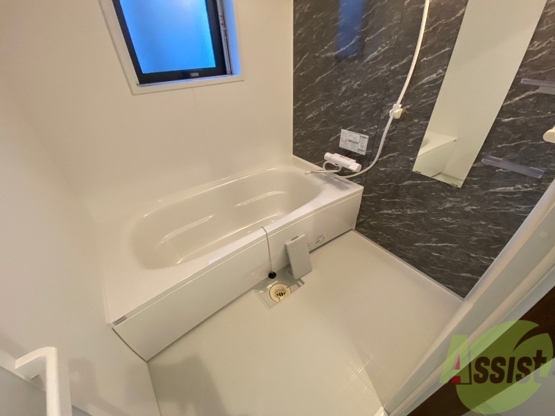 バス・シャワールーム　お風呂になります。一日の疲れを癒してくださいね。