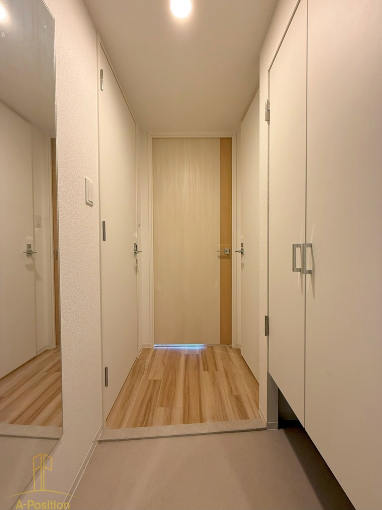 玄関　セレニテフラン難波