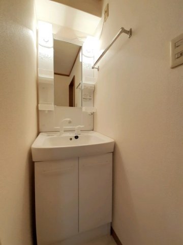 洗面設備　脱衣スペースもあります