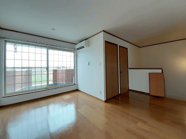 居室・リビング　こちらの居間で趣味の時間をお楽しみください