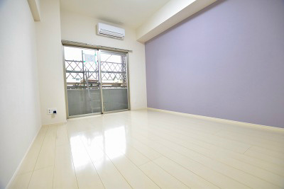 居室・リビング　★洋室8.2帖★